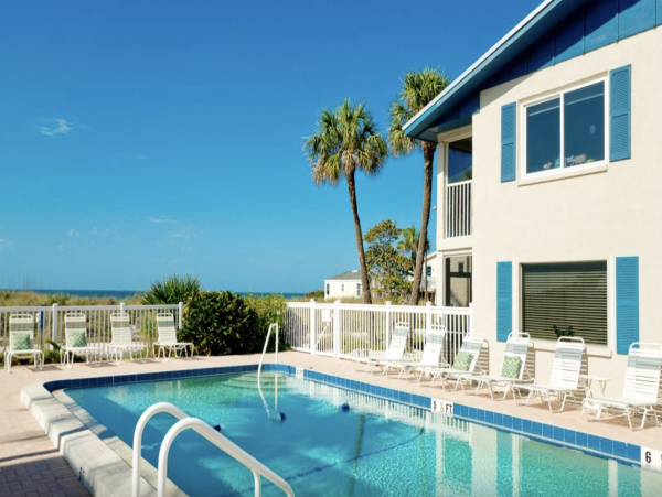 Holmes Beach 2 Bedroom Beach Front Vacation Rental Sleeps 4